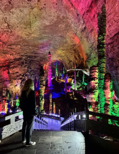 zhangjiajie cave